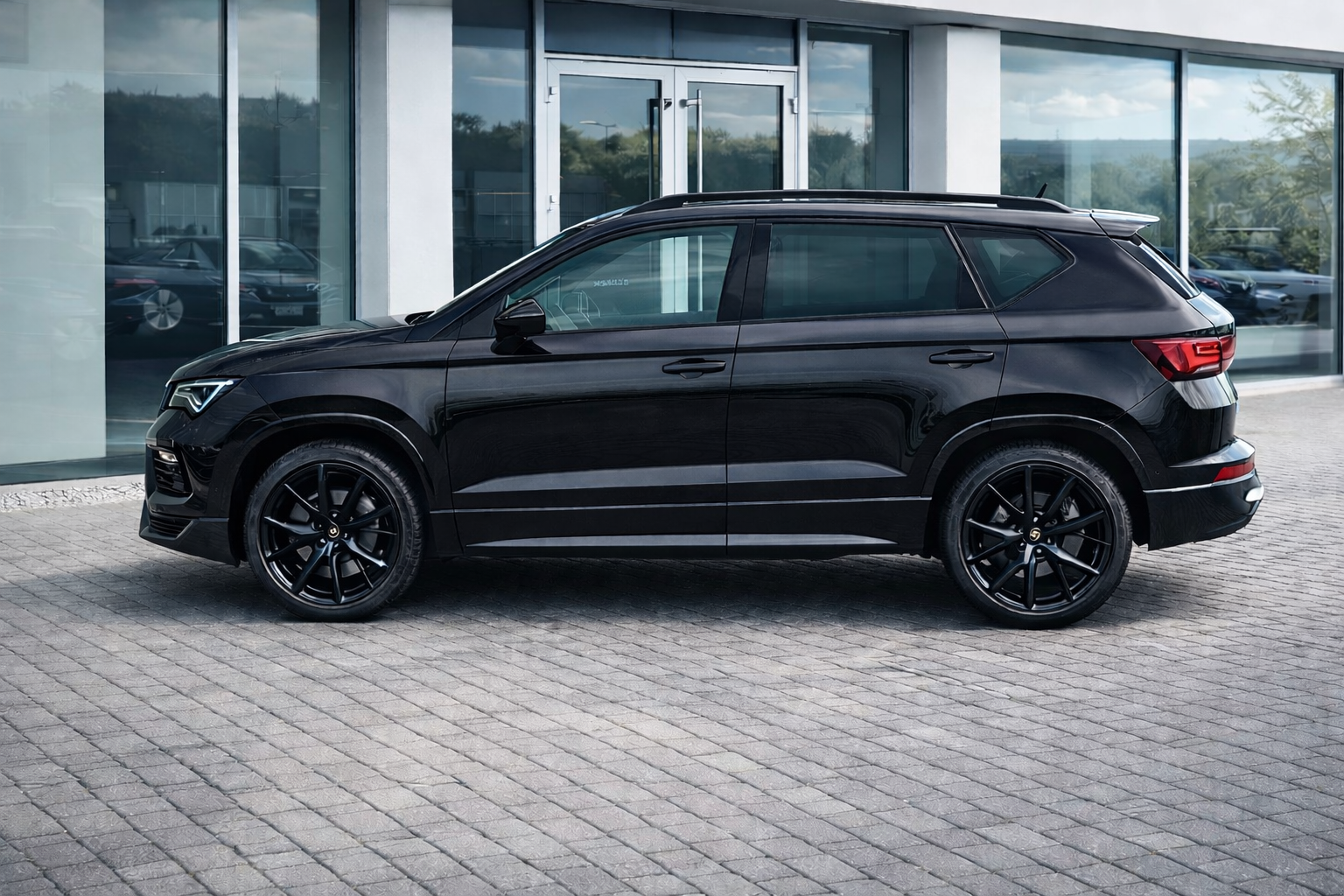 Cupra Seite schwarz